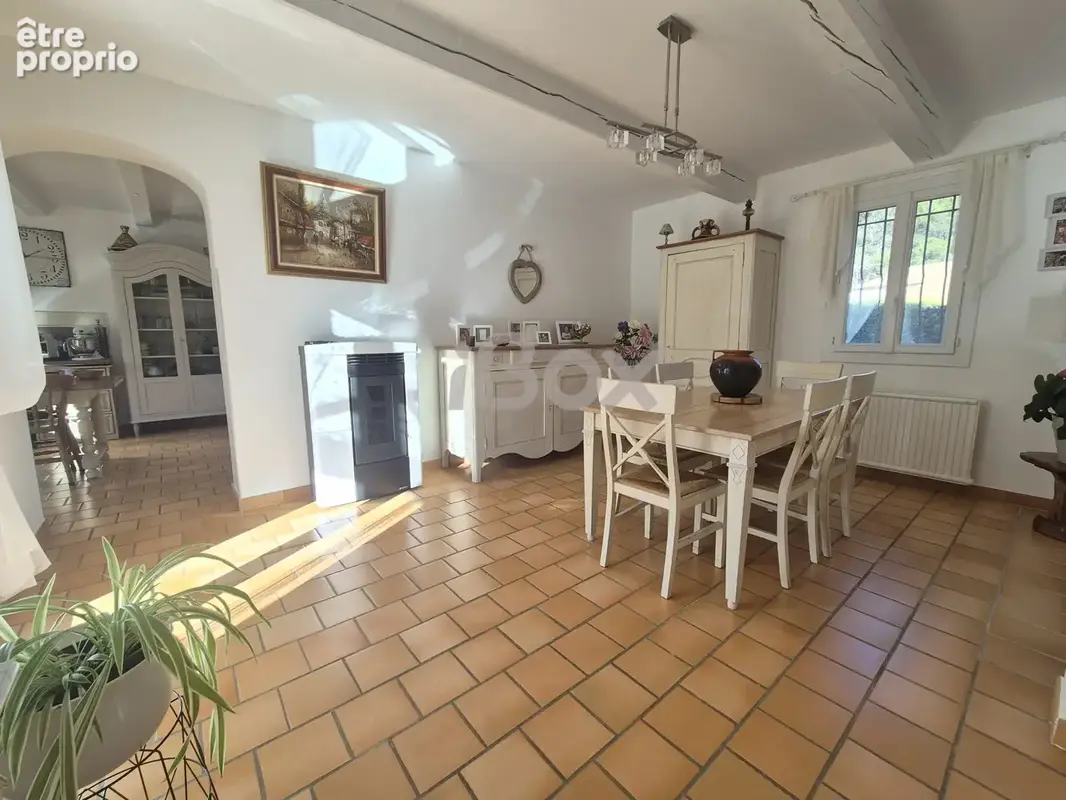 Cuers, proche centre ville, cadre campagne, maison de plain pied 117m2 type 5, 3ch, garage, dépendance, piscin - photo 6