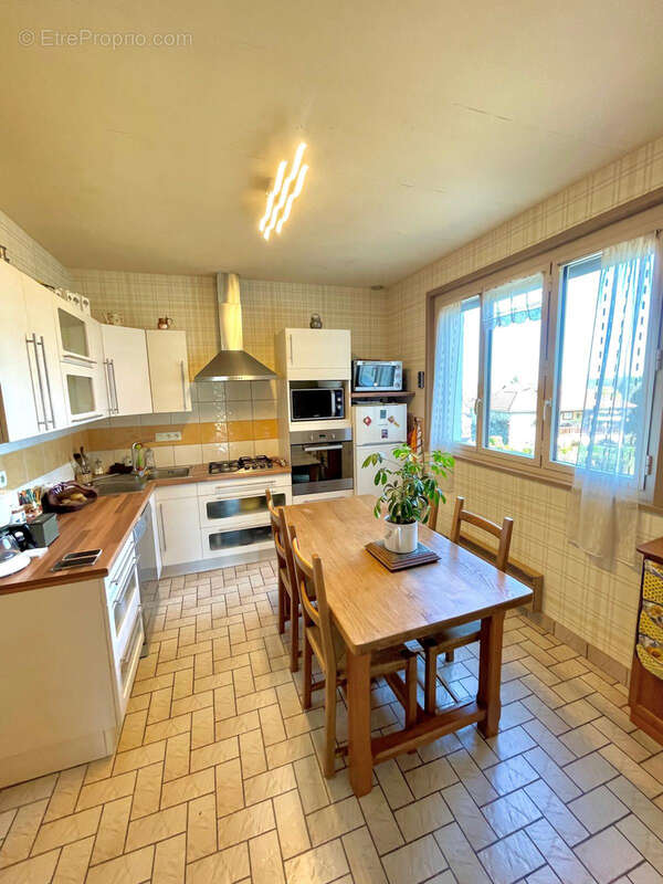 Maison à COMMELLE-VERNAY