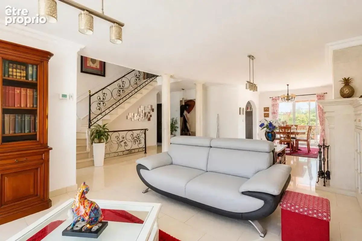 Maison de 7 pièces de 245 m² à Claye-Souilly - photo 3