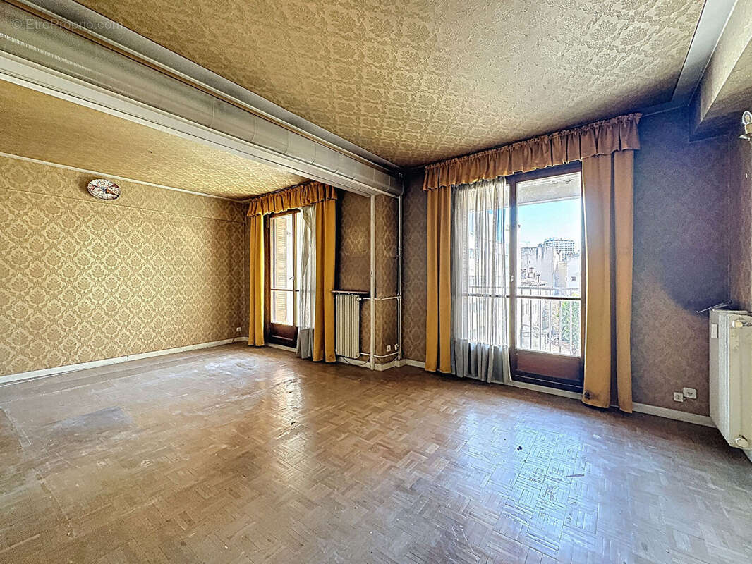 Appartement à MARSEILLE-6E