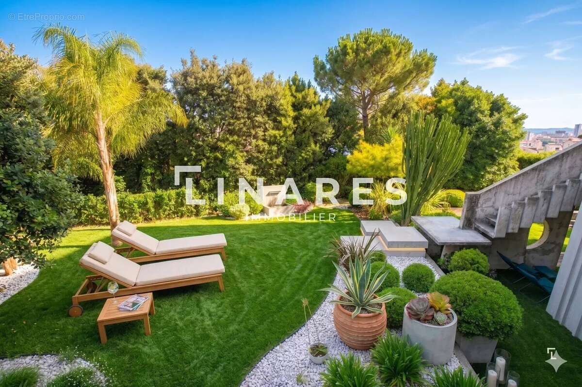 Appartement à MARSEILLE-8E