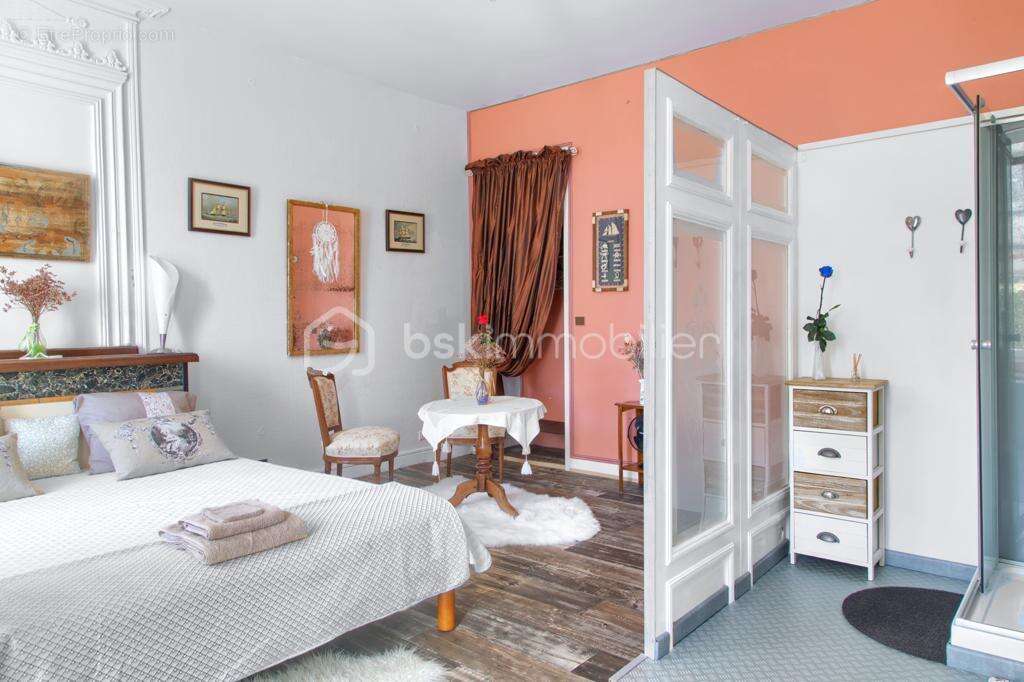 Maison à SAINT-CHRISTOLY-DE-BLAYE