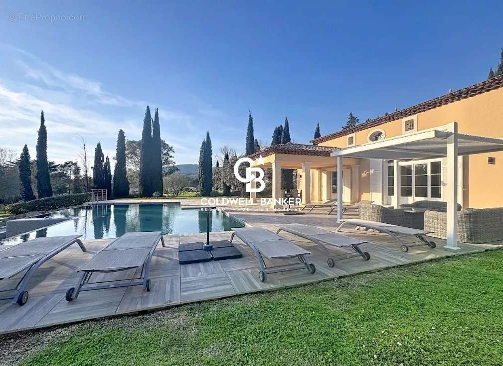 Maison à PUGET-SUR-ARGENS