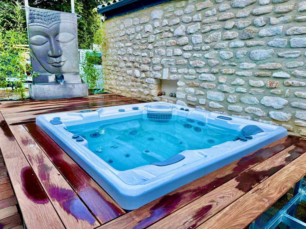 Maison à SUZE-LA-ROUSSE