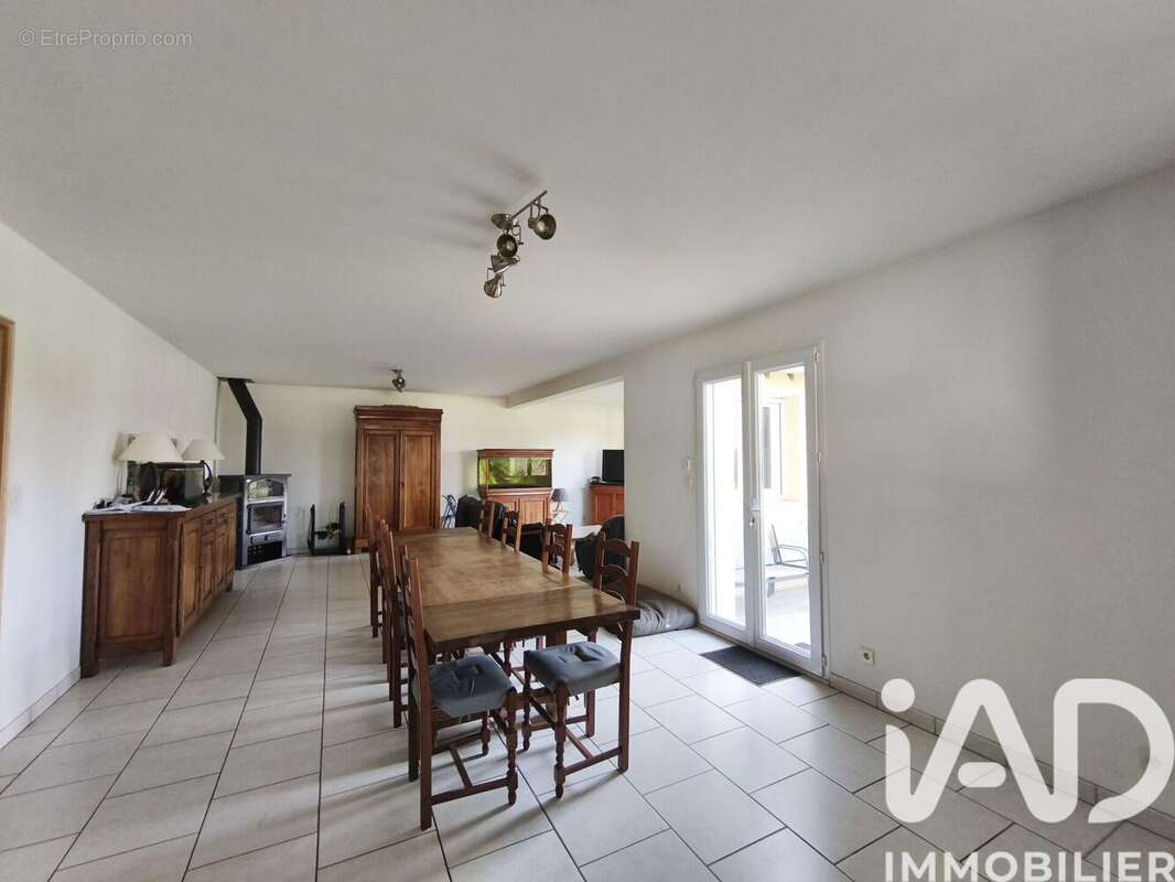 Maison 170 m² à Notre-Dame-De-L'isle  - photo 7