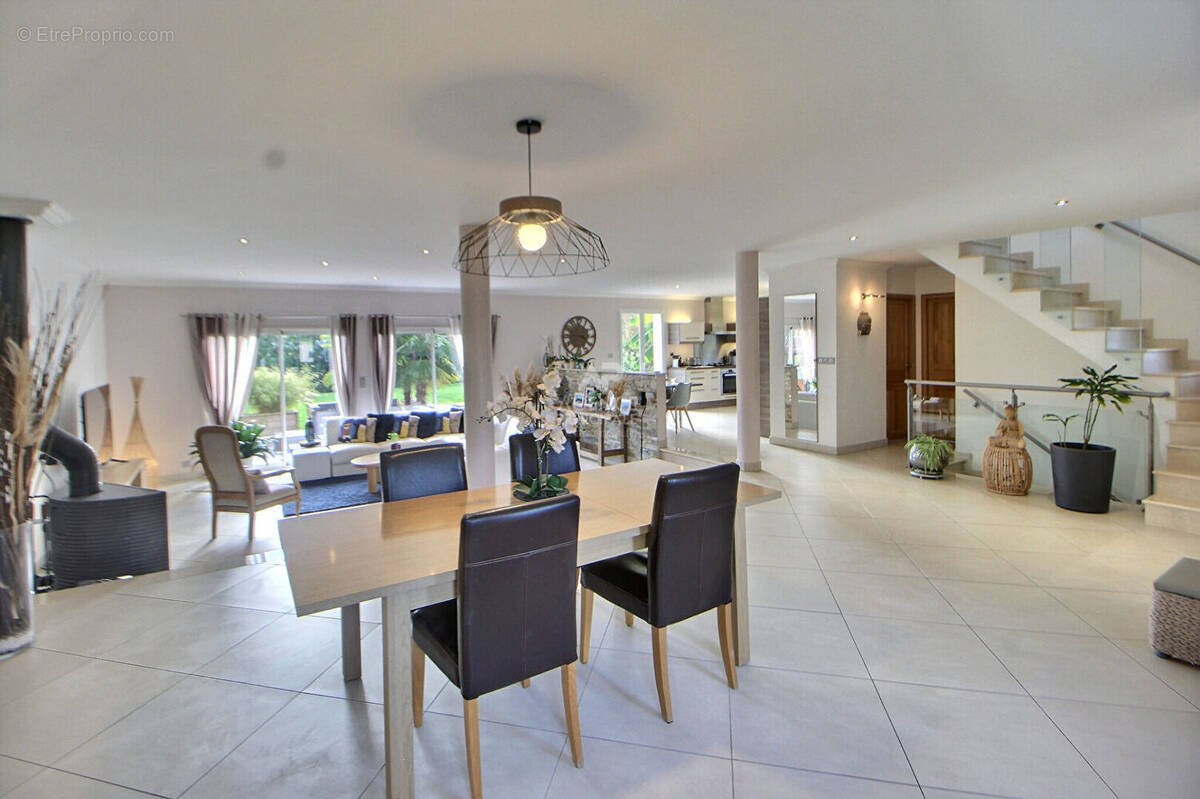 Maison à VAUX-SUR-SEINE