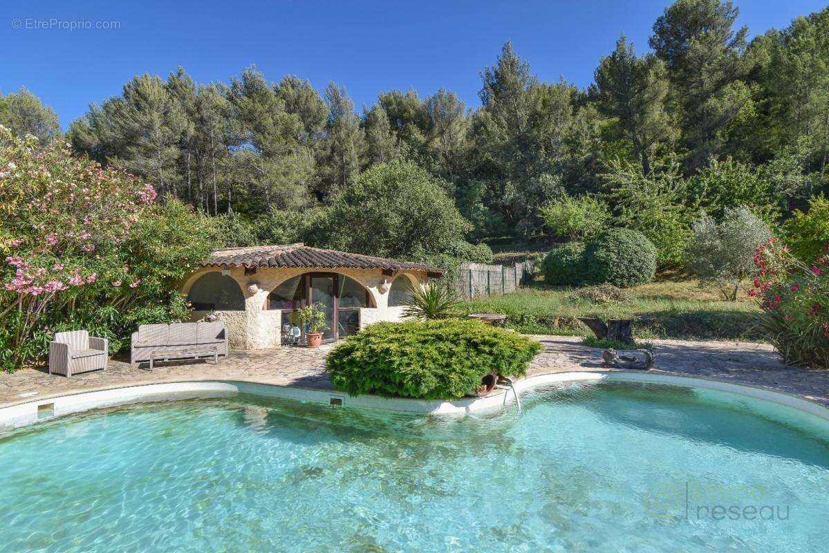 Maison à ROQUEVAIRE