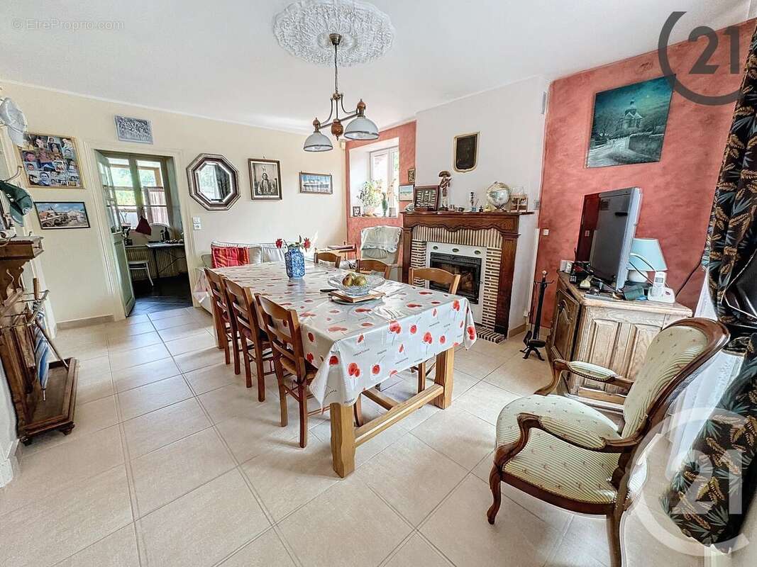 Maison à MONTCEAUX-LES-PROVINS