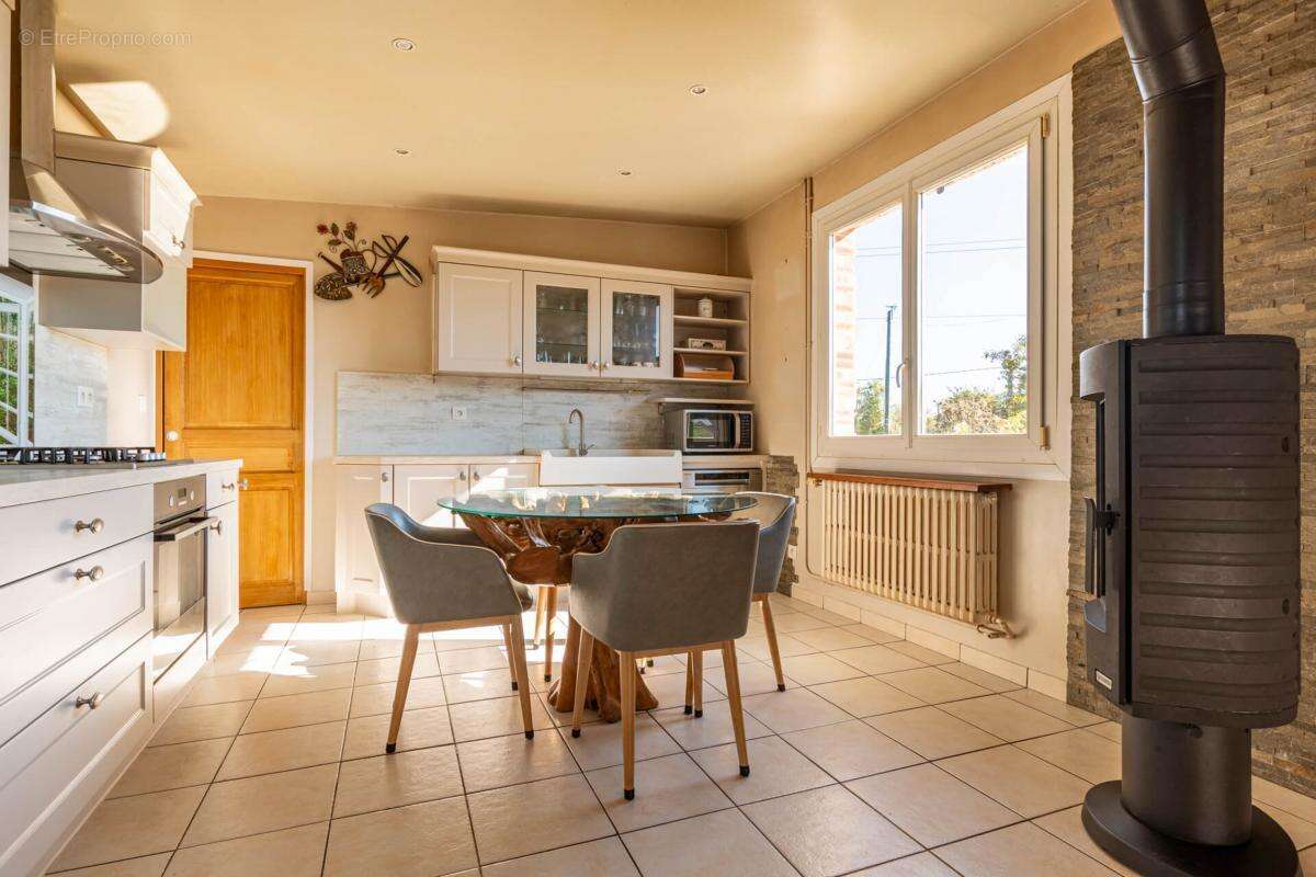 Maison à YVRE-L&#039;EVEQUE