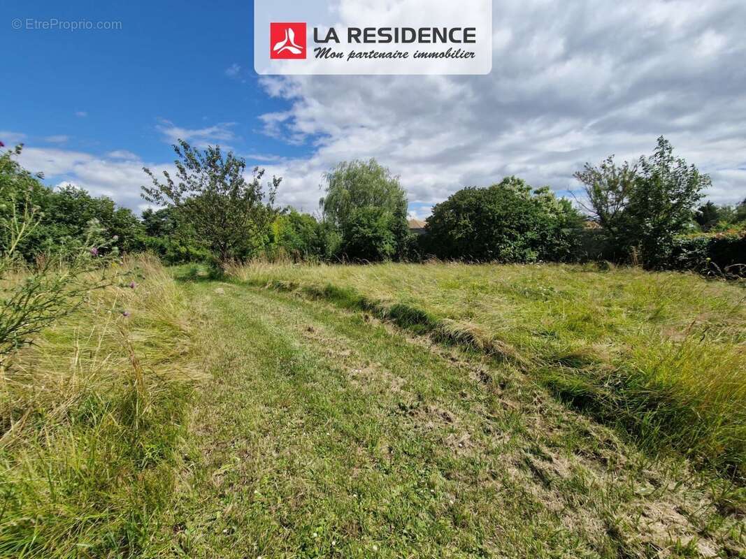 Terrain 801 m² à Ezy-Sur-Eure  - photo 2
