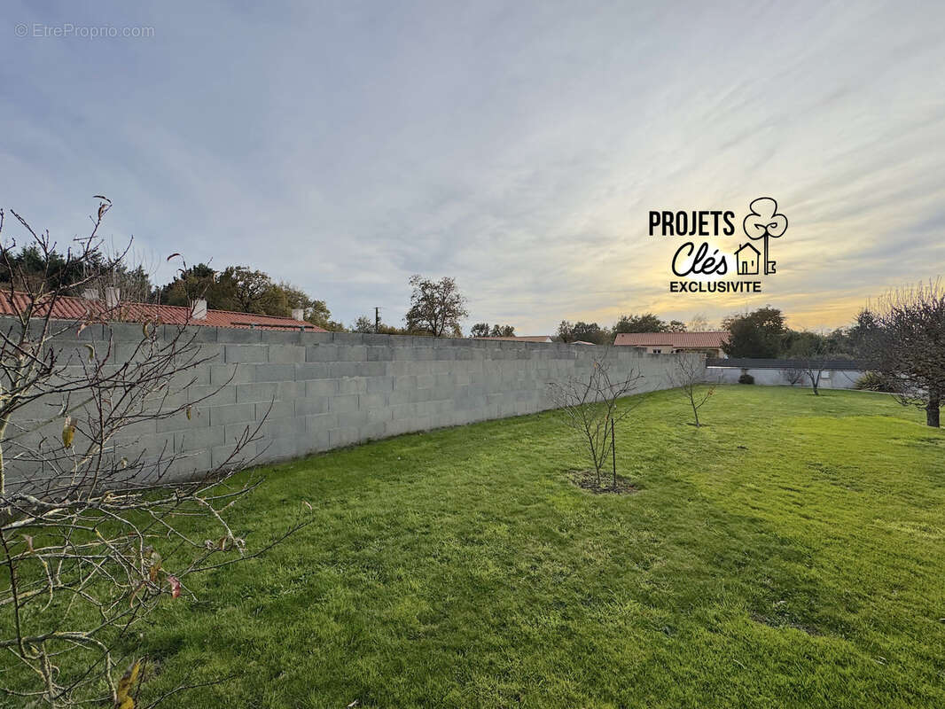 Terrain à GROSBREUIL