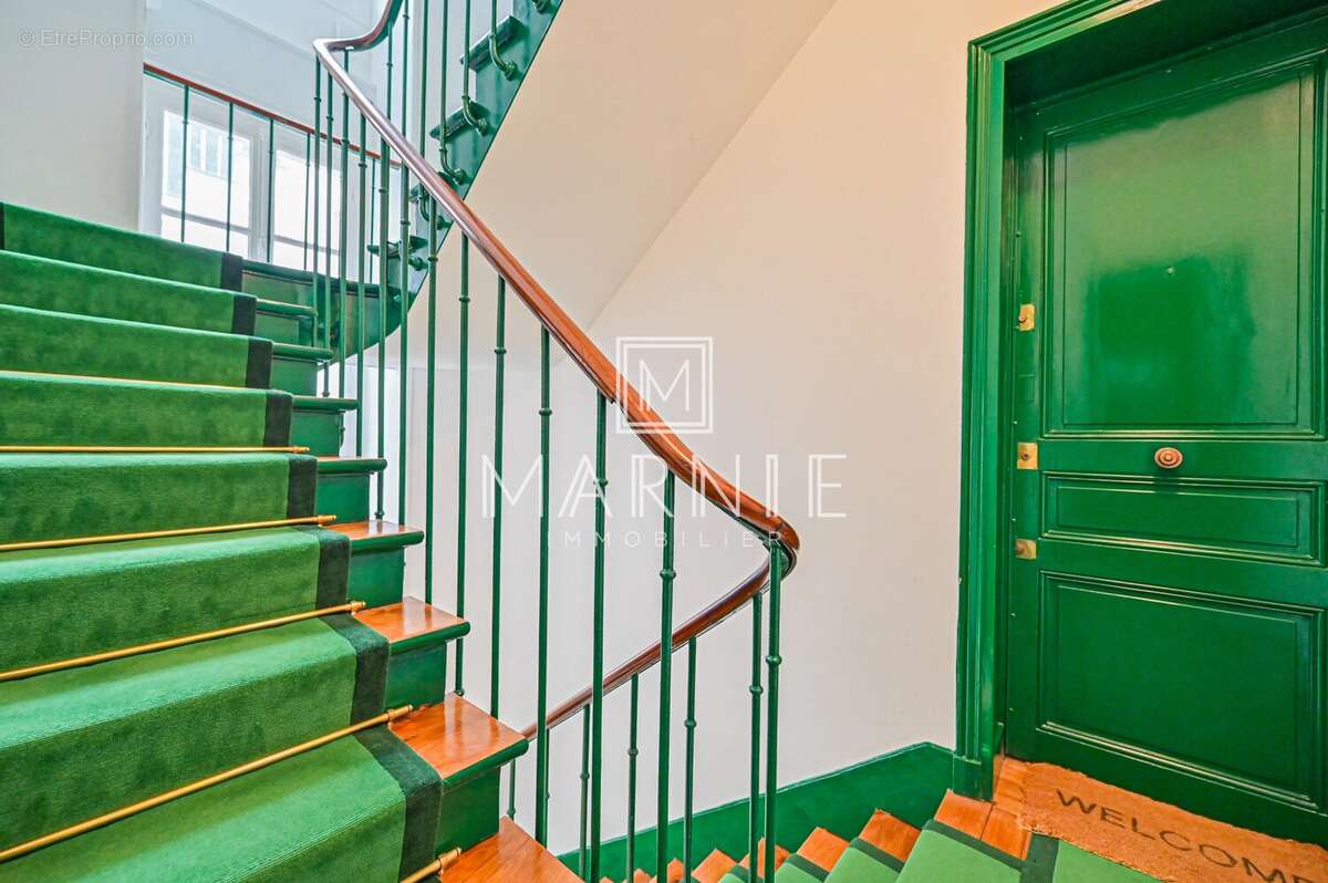 Appartement à PARIS-17E