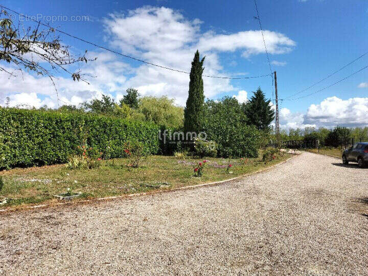 Maison de caractère plain-pied avec terrain arboré - photo 8