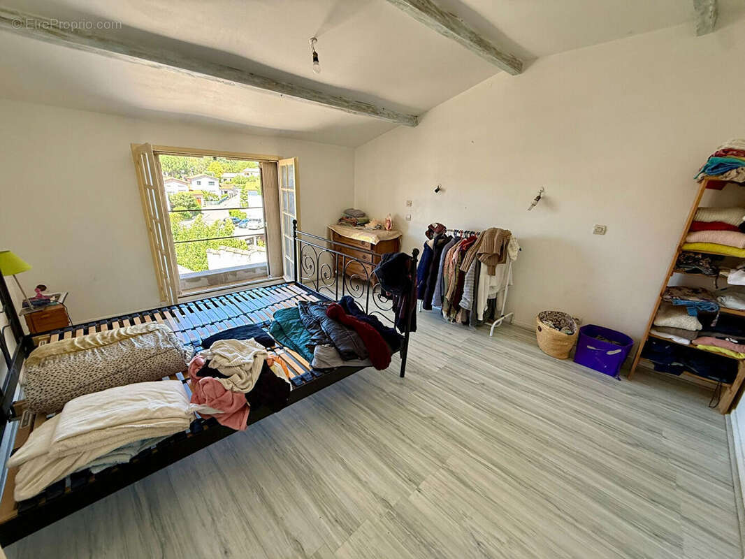 Maison de 198 m² avec deux logements distincts, terrasse, jardin et fort potentiel d'acquisition familiale ou patrimoniale - photo 13