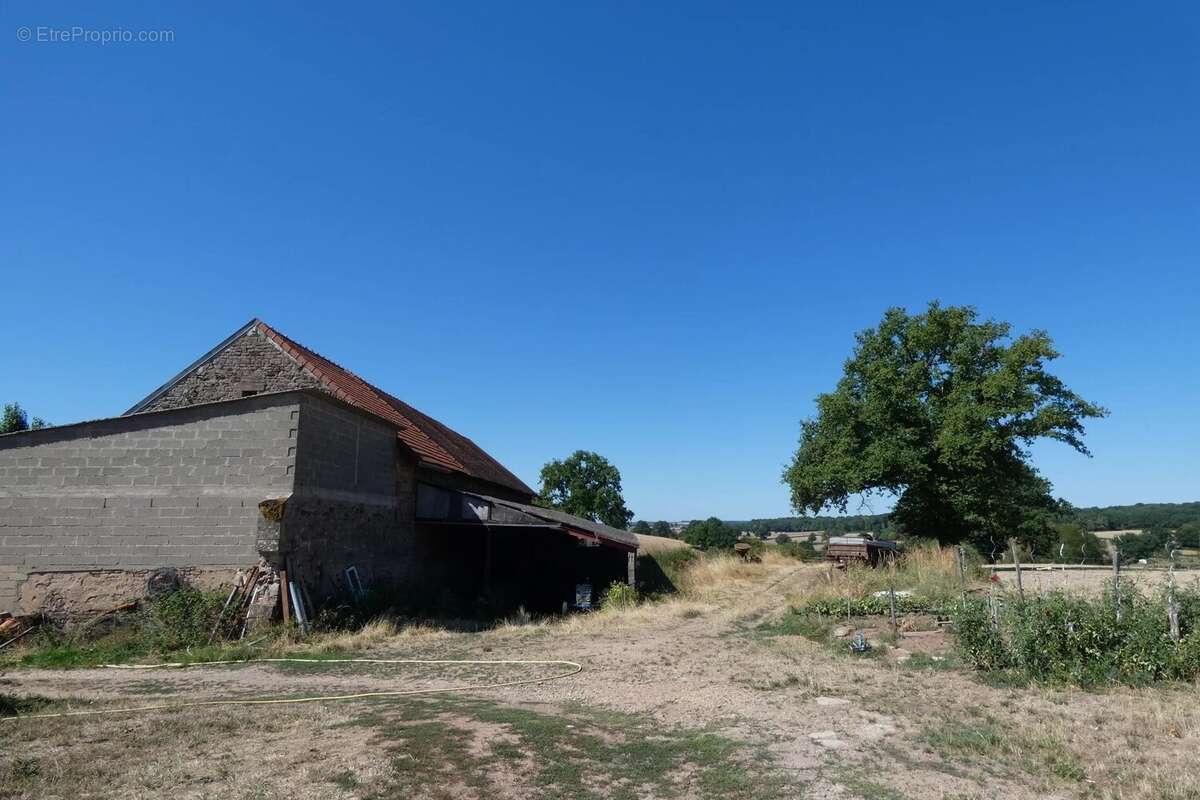 Bourgogne sud - anciens batiments agricoles - photo 2