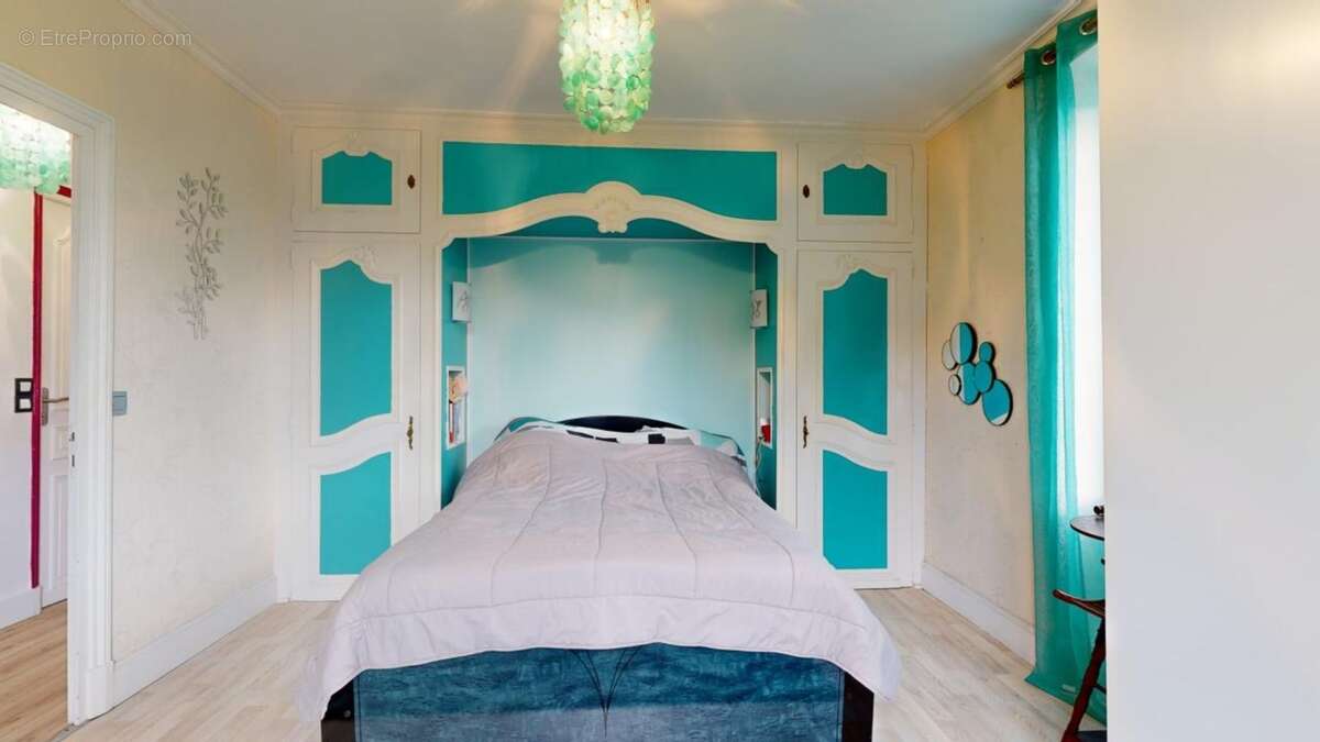 Ensemble-en-pierre-comprenant-5-gites-et-une-maiso - Maison à VEZAC