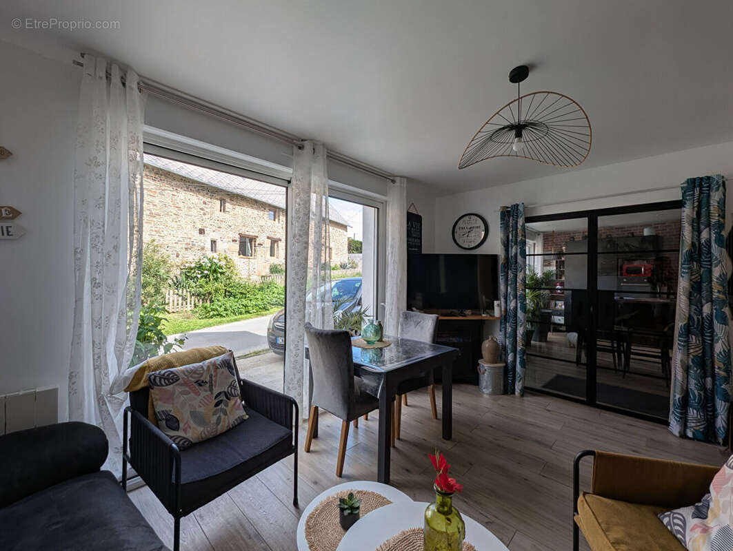 Maison à BAGUER-PICAN
