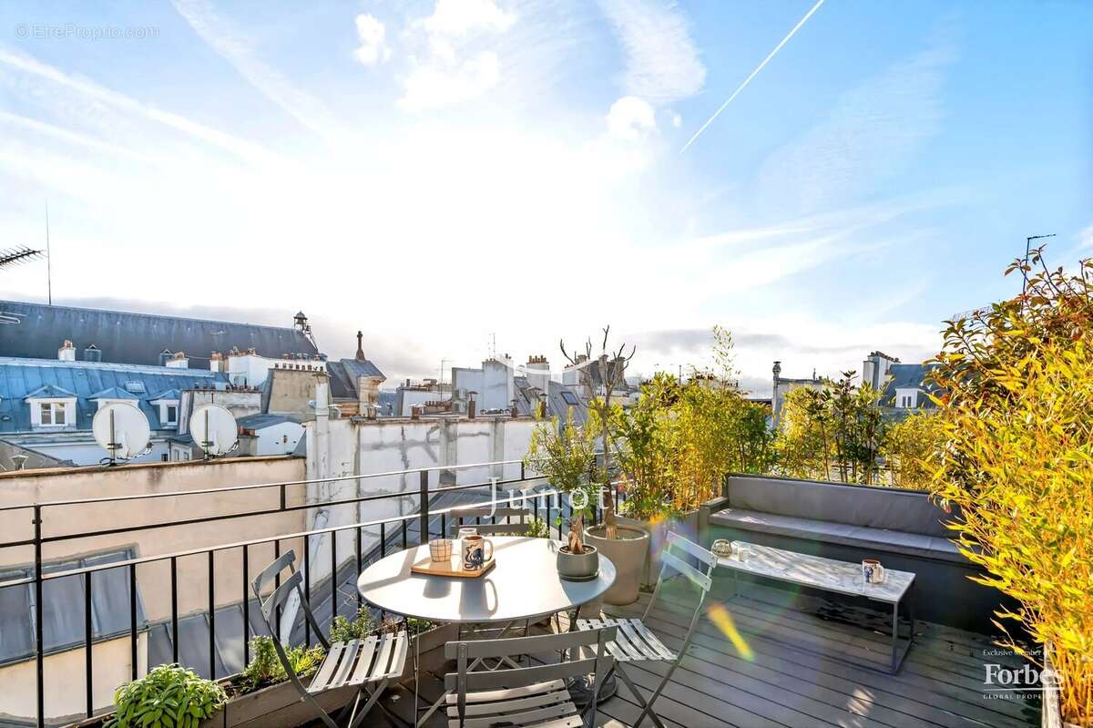 Appartement à PARIS-1E