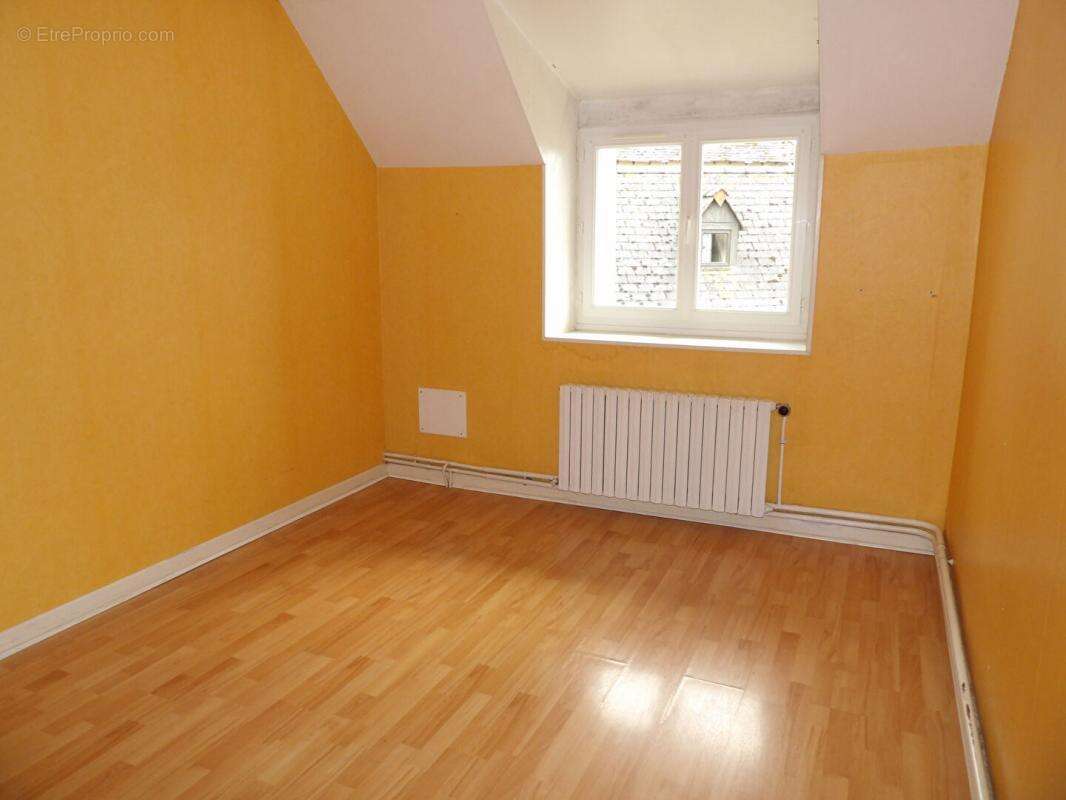 Maison à COURTILLERS