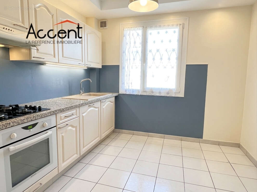 Appartement à ONET-LE-CHATEAU