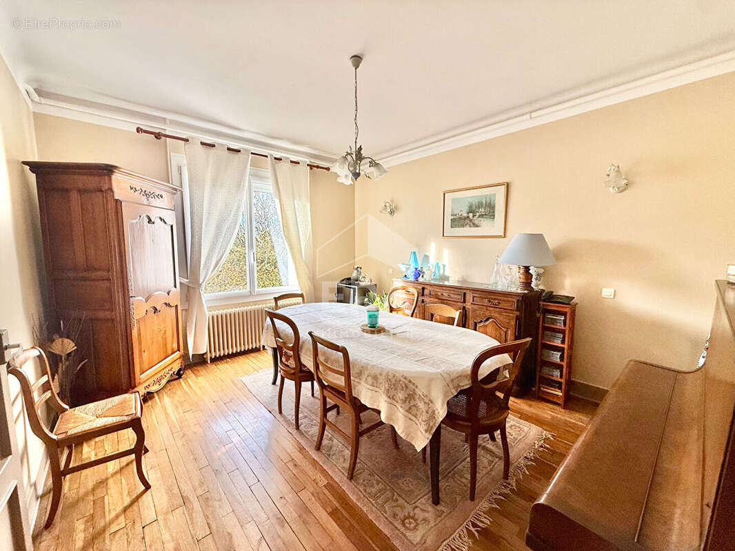 Maison à FLEURY-LES-AUBRAIS