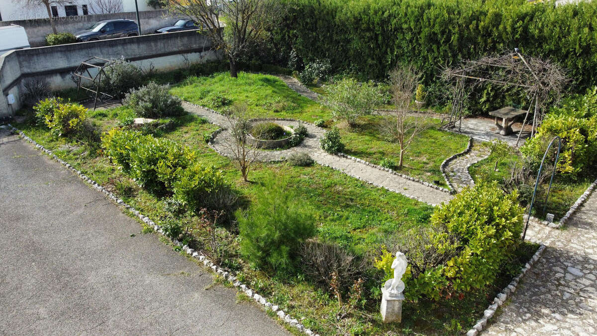 Maison à CHATEAUNEUF-DE-GADAGNE