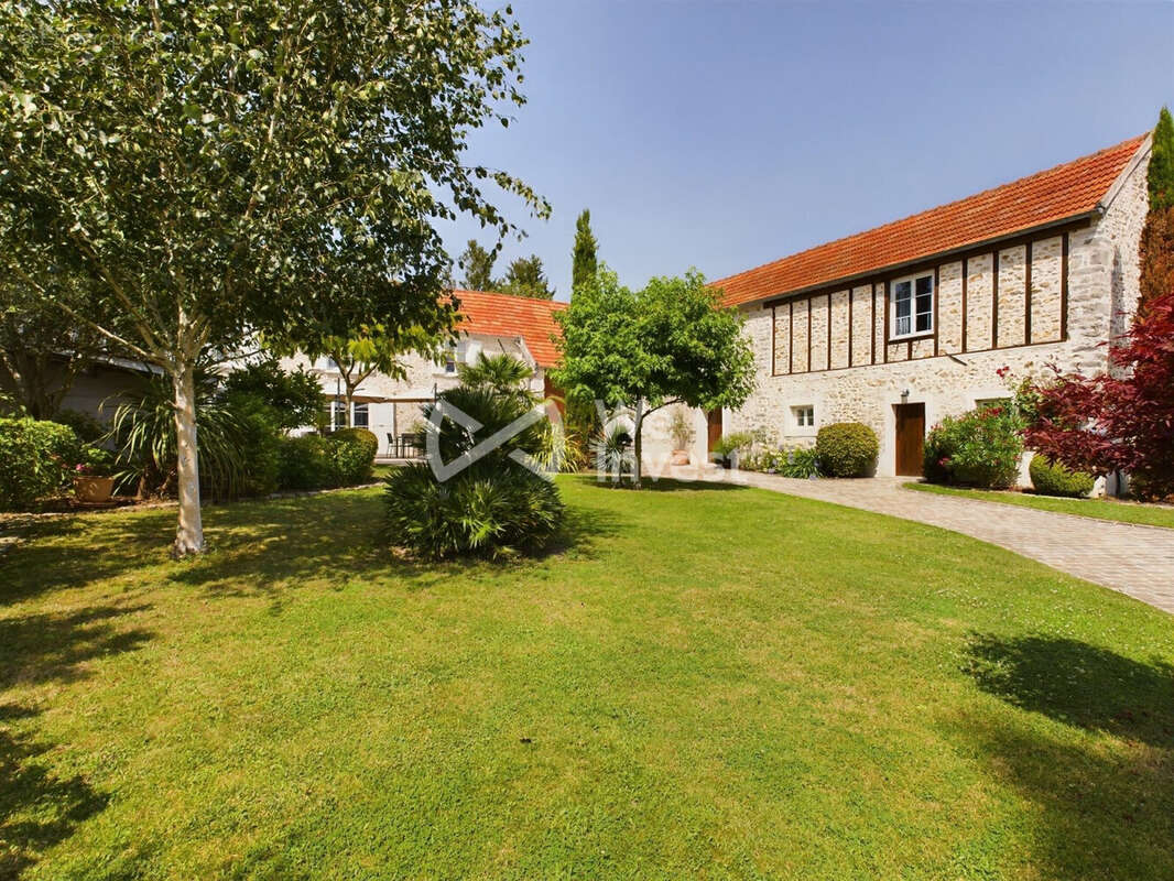 Maison à BRUYERES-LE-CHATEL