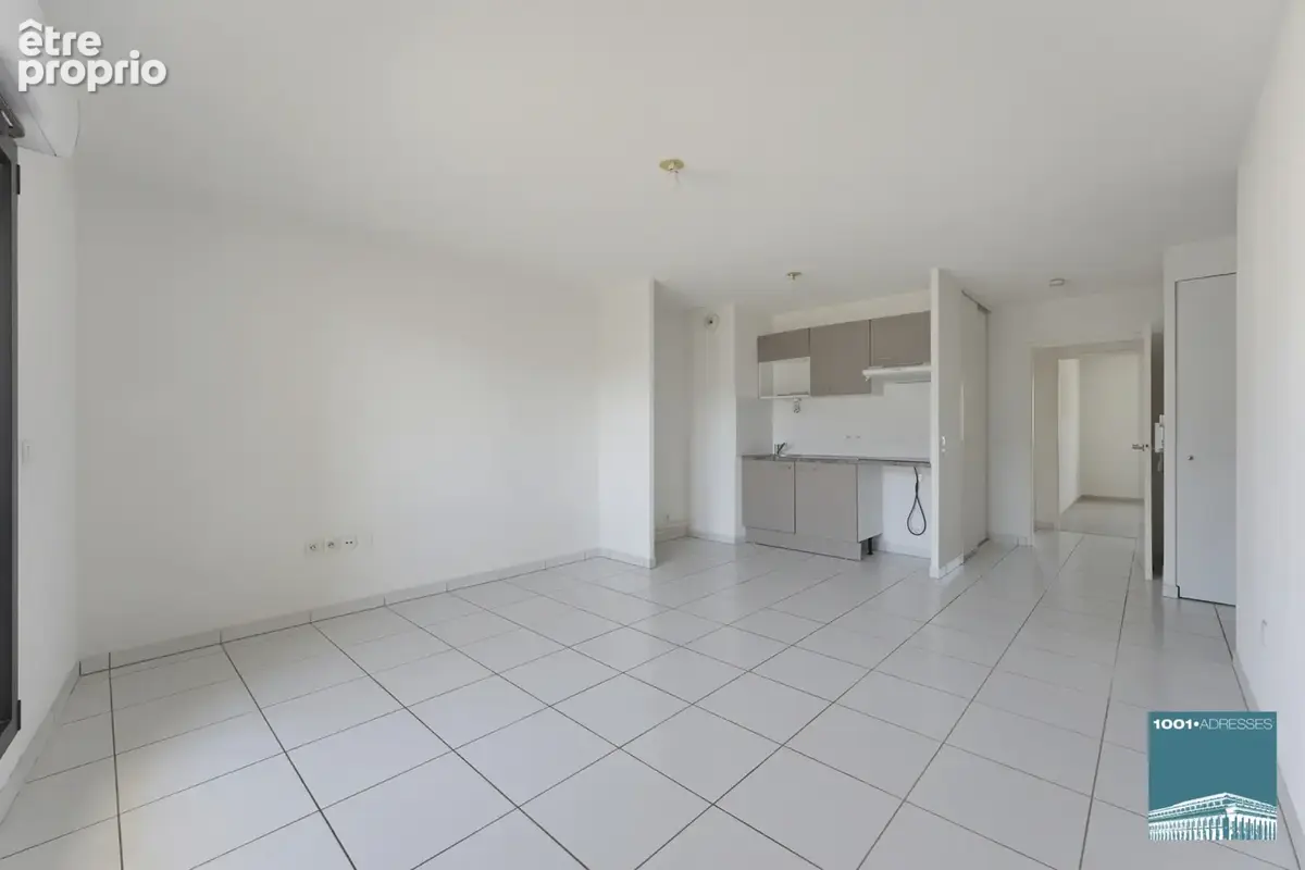  Appartement trois pièces avec terrasse et parking - photo 5