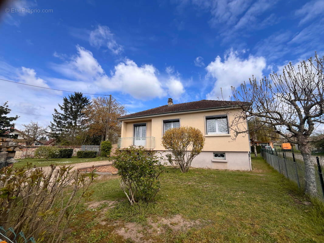 Maison à YZEURE
