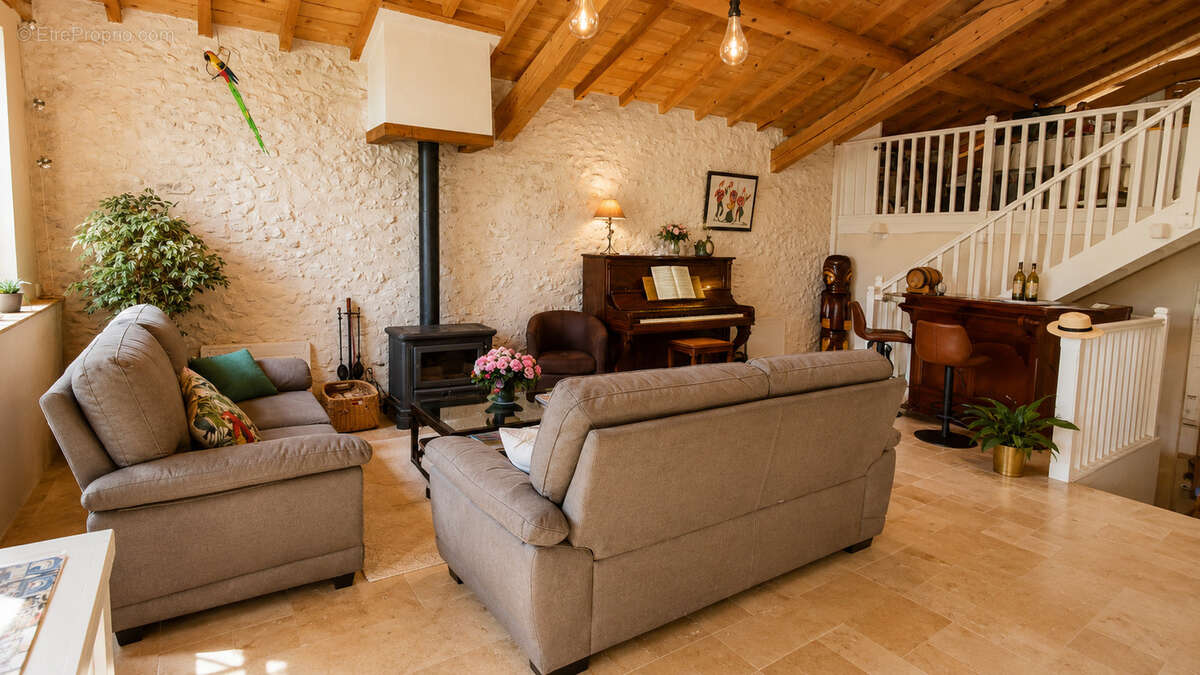 Maison à MONTAIGU-DE-QUERCY