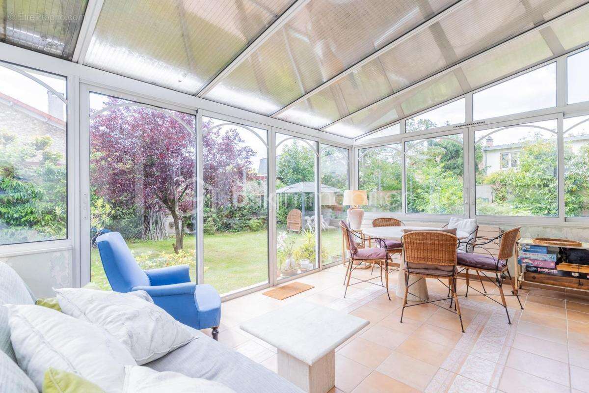 Maison familiale de 162 m² avec véranda et grand jardin – Quartier résidentiel recherché - photo 8