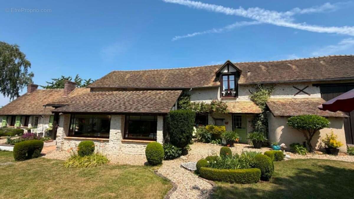 Maison à HOUDAN
