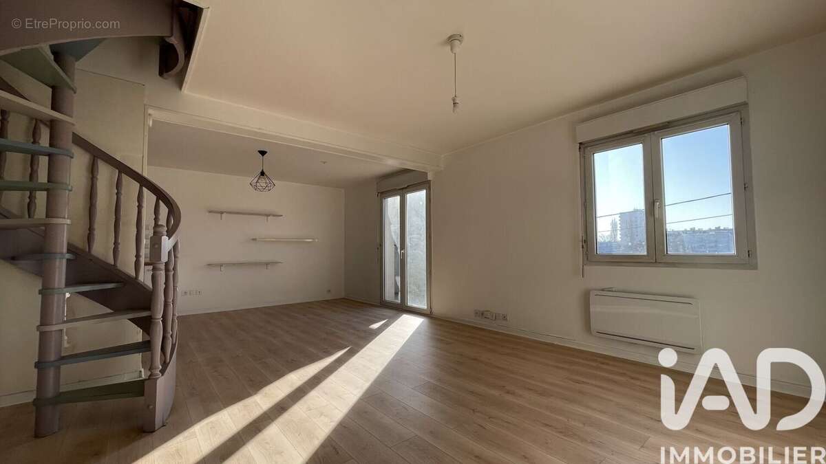 Photo 2 - Appartement à SAINTE-GENEVIEVE-DES-BOIS