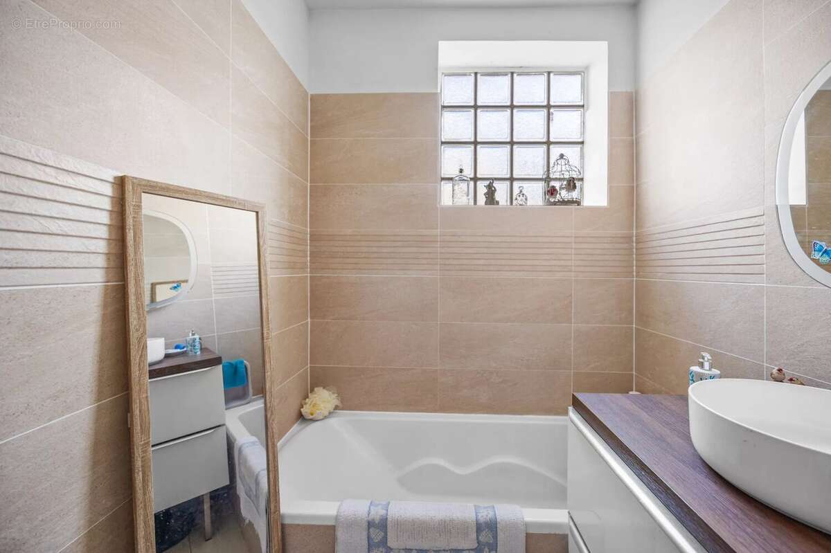 Appartement à BOIS-COLOMBES