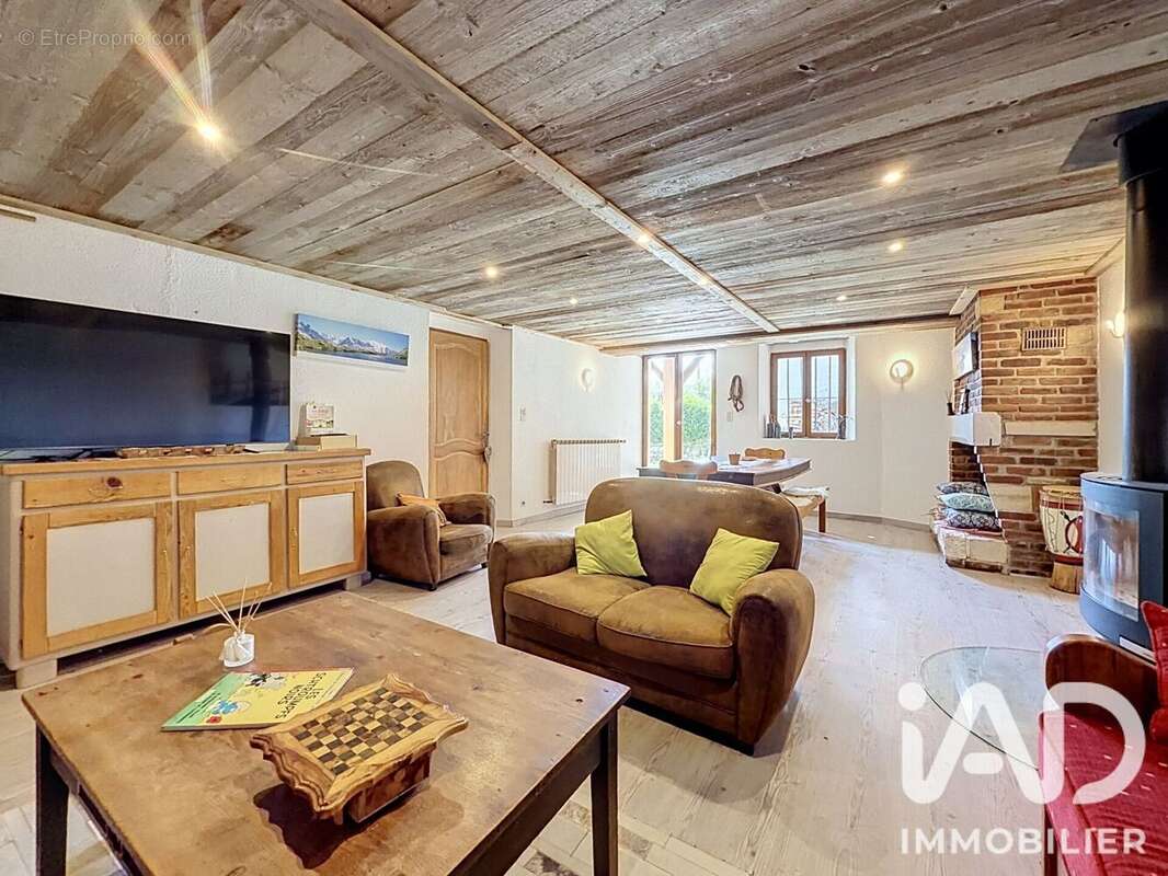 Maison 140 m² à Taninges  - photo 3