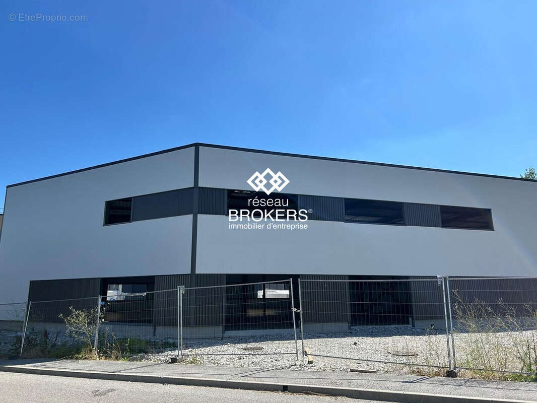 Commerce 315 m² à Allonzier-La-Caille  - photo 2