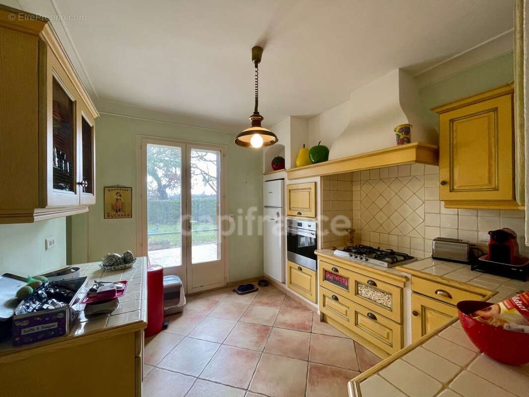 SAINT-SATURNIN-LÈS-APT – Propriété d’exception au cœur du Luberon, piscine et tennis privé Terrain de 5800 m² - photo 4