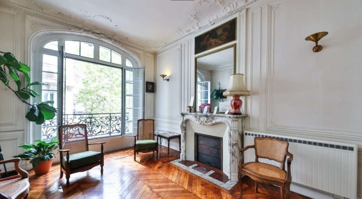 Appartement à PARIS-17E