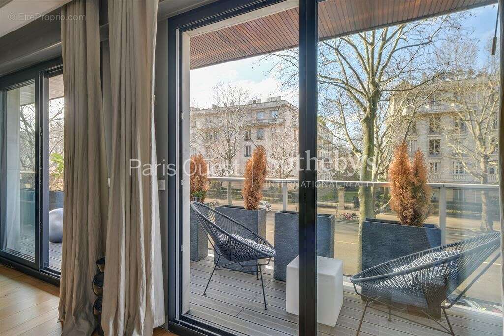 Appartement à PARIS-16E