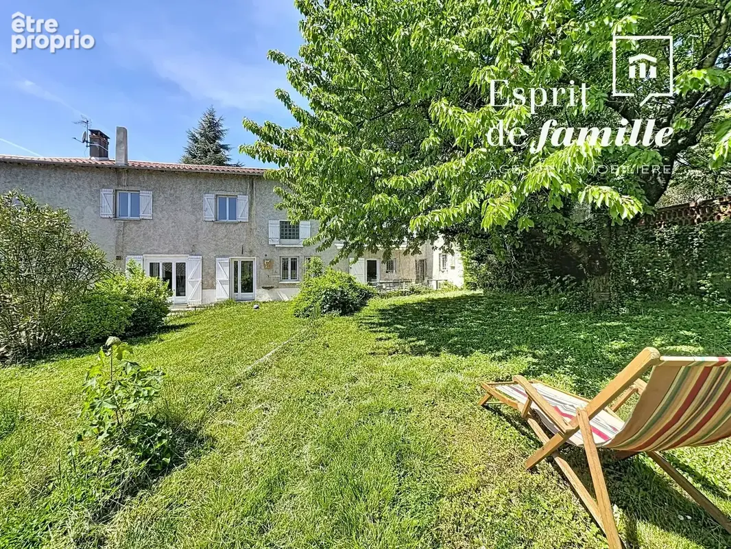 Fontaines-Saint-Martin, propriété au coeur du village 260m2 plus dépendances - photo 2