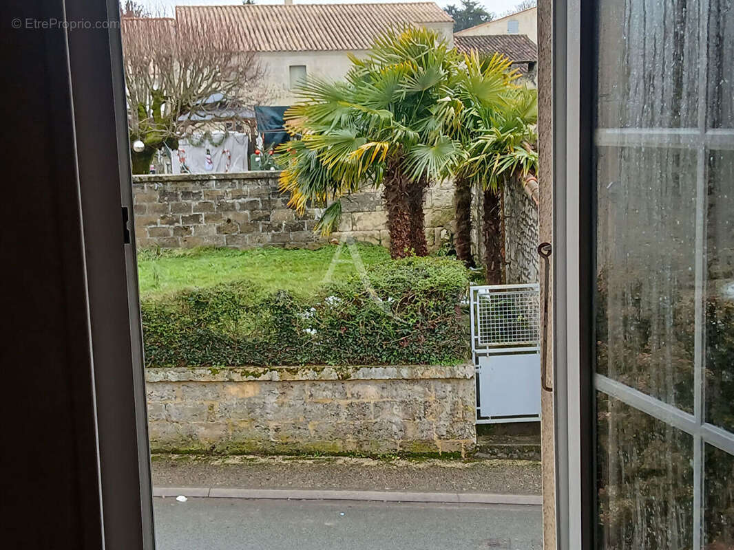 Maison à SAINT-GEORGES-DES-COTEAUX