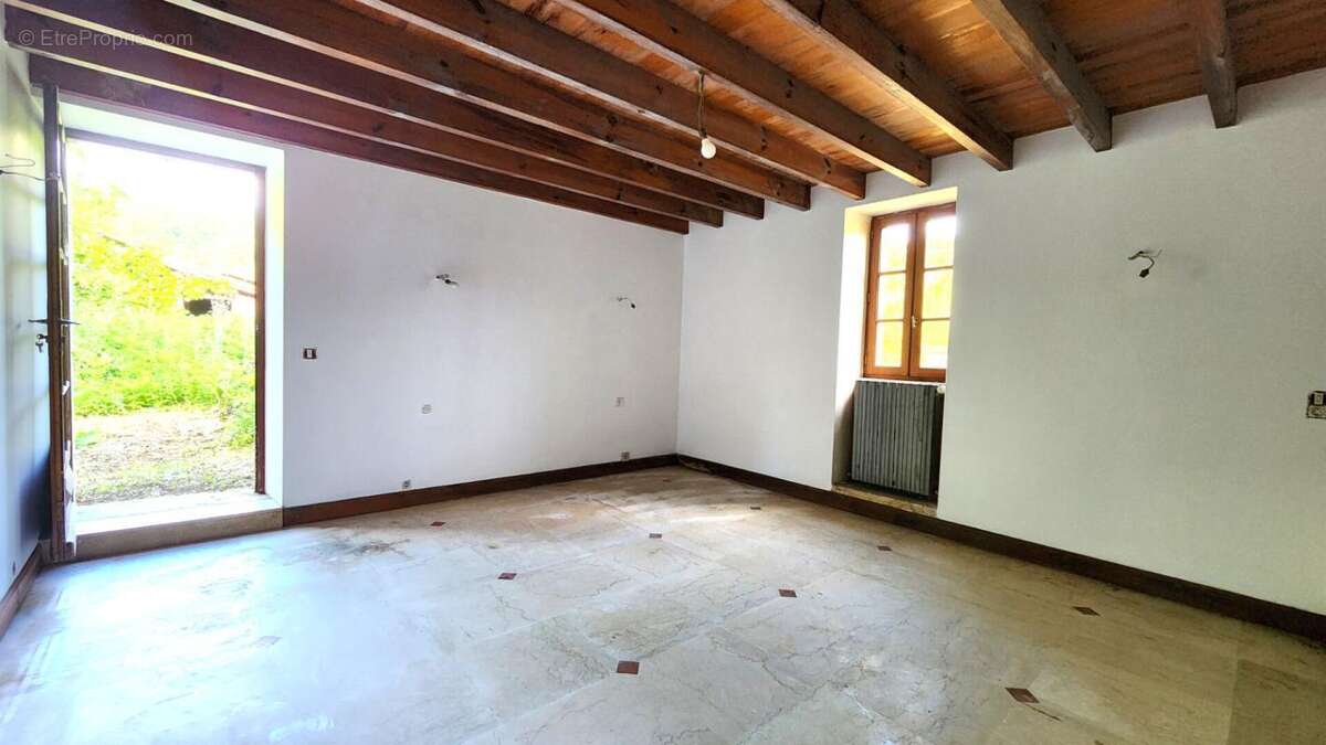 Maison en Pierre 280m² - Terrain 20 317 m² - Dépendances - PISCINE - photo 12