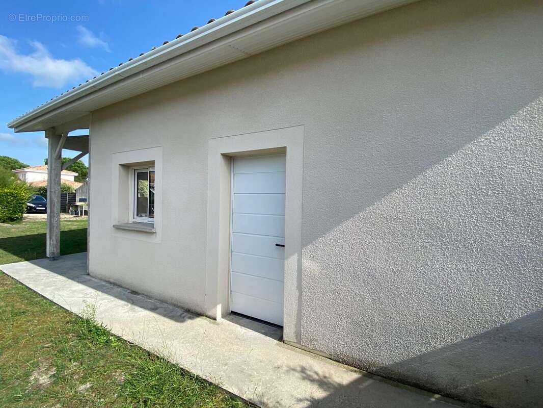 Maison à ARES
