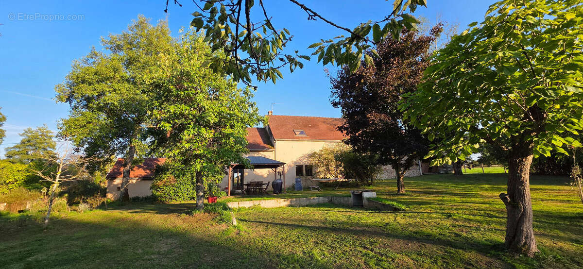 Maison à SAINT-AUBIN-EN-CHAROLLAIS