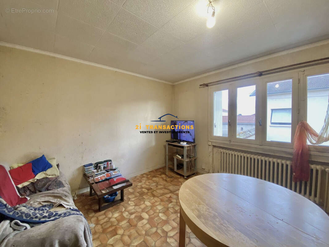 Appartement à SURY-LE-COMTAL