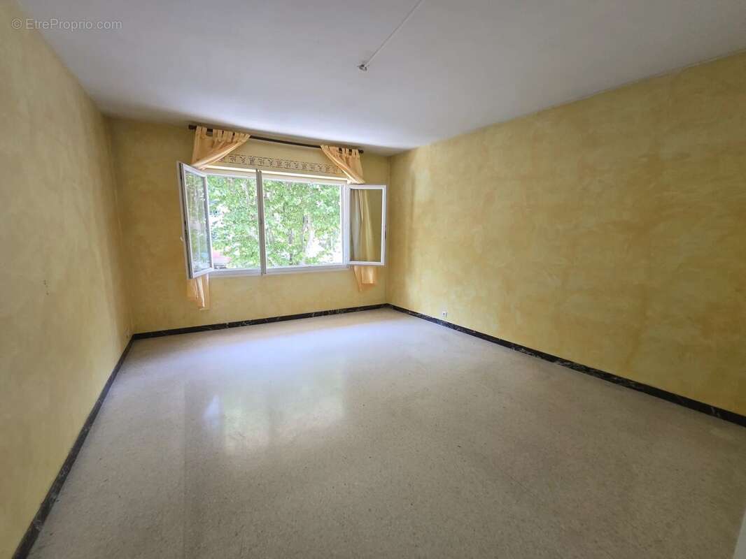 NICE LA MADELEINE – Grand F1 de 40,80 m² avec cave – Parking en option - photo 3