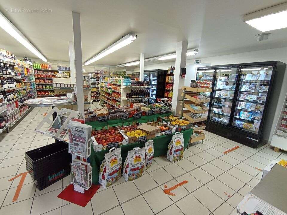 Ensemble immobilier avec épicerie multi-services et - photo 10