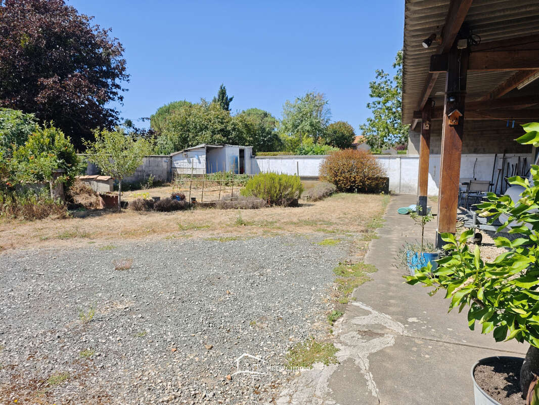 Maison avec piscine et grand garage - photo 14