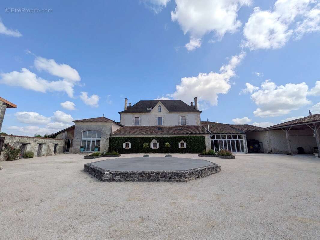 Maison à JONZAC