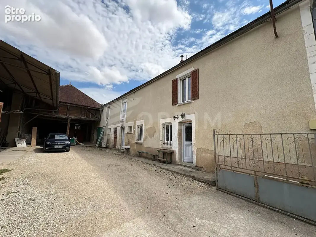 Maison à SERRIGNY